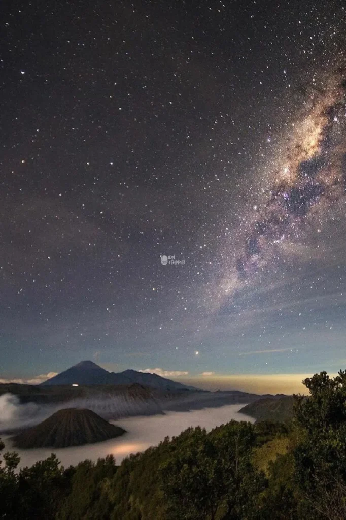mount bromo milky way